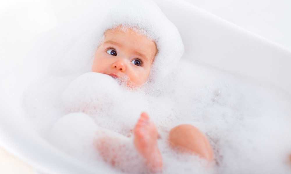 Bain de bébé, bain de nourrisson : Température ? Conseils ?