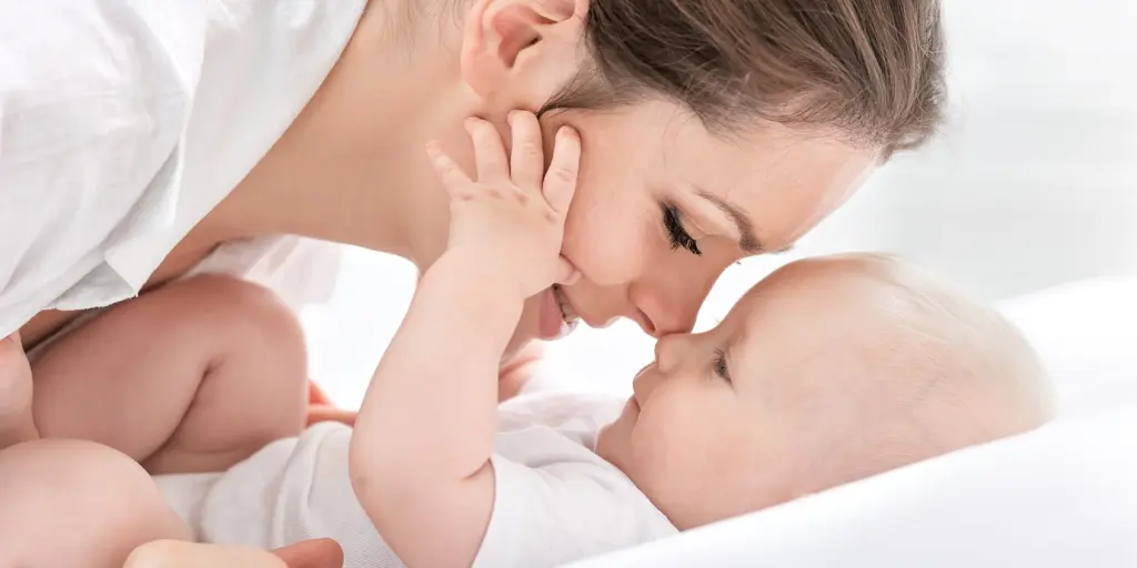 câlins bébé
