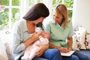 sage-femme à la maison post-natal