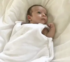 bébé dans gigoteuse