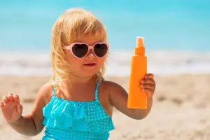 enfant crème solaire