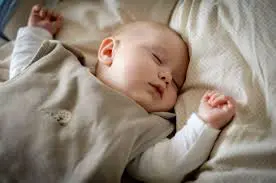 bébé gigoteuse seul