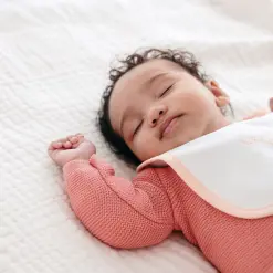 Bavoir bébé qui dort