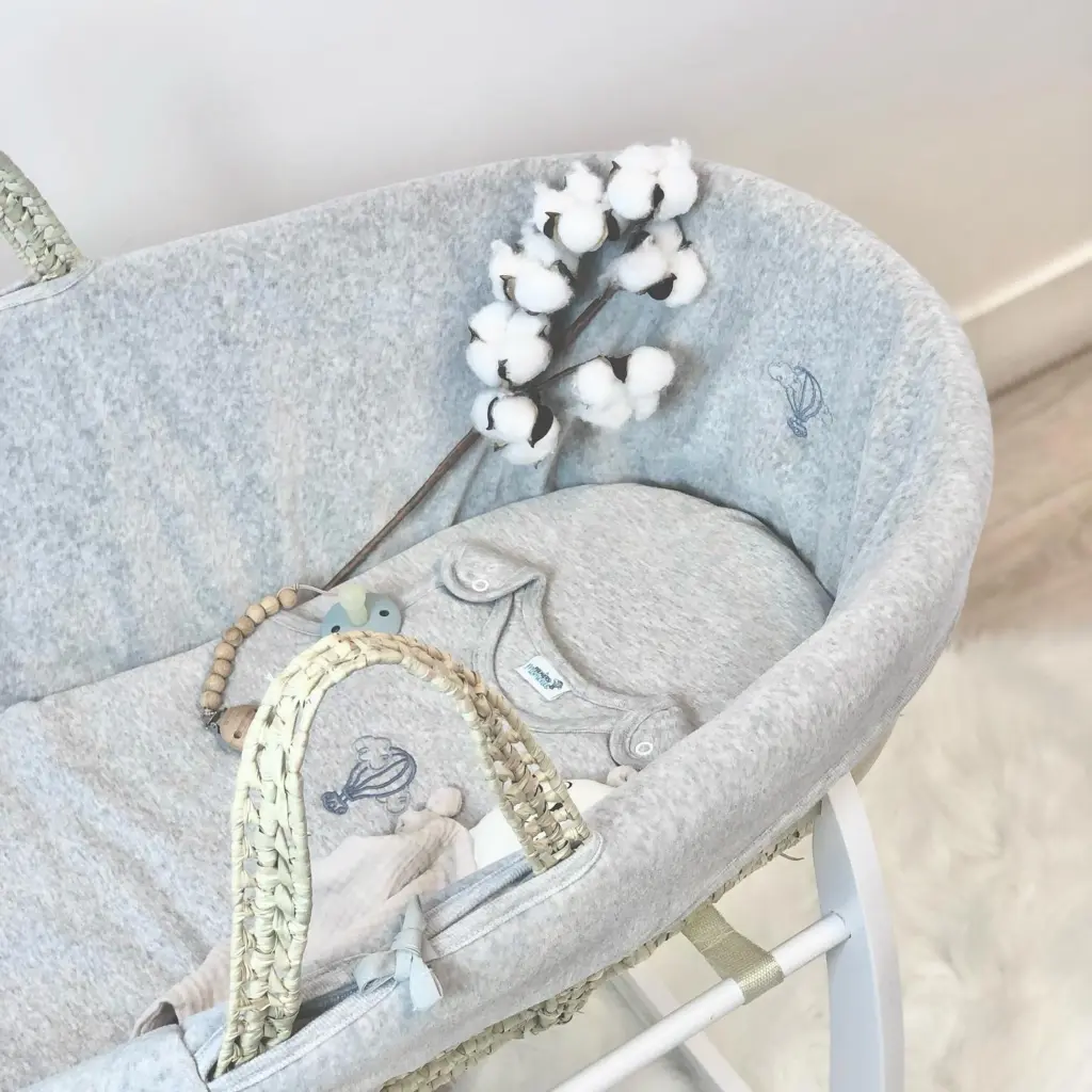 Couffin bébé en feuilles de palmier avec habillage en velours, pour choisir le lit de bébé